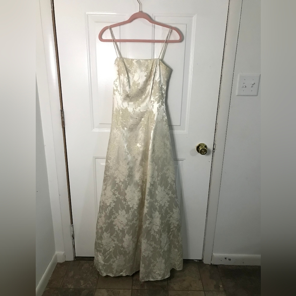 Gorgeous silk like oriental flower gown